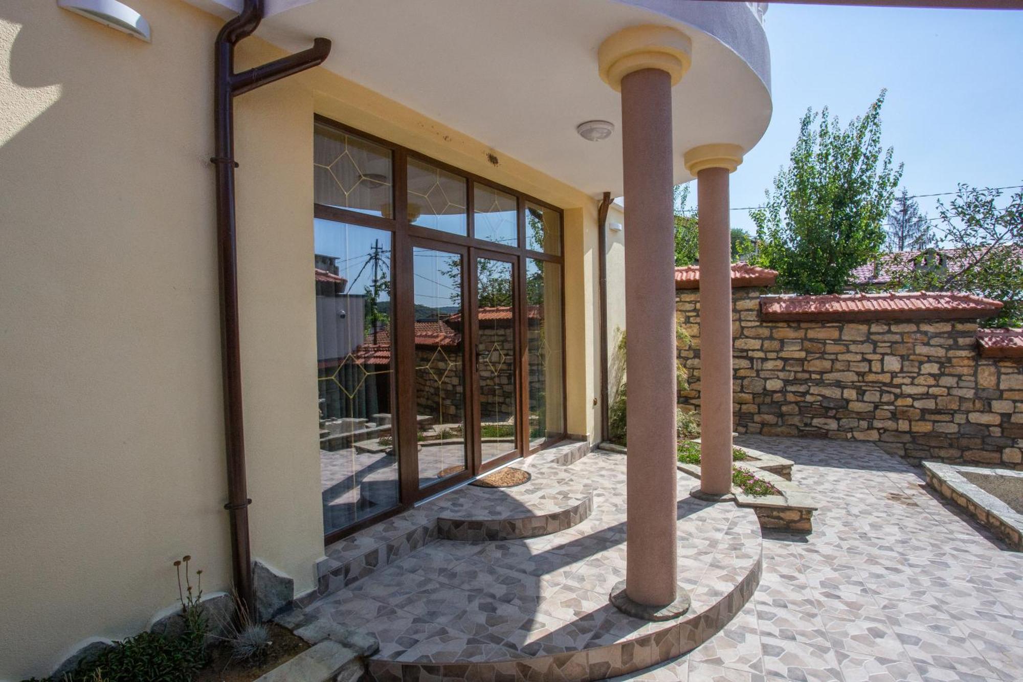 Къща За Гости Angelovi Veliko Tărnovo Esterno foto